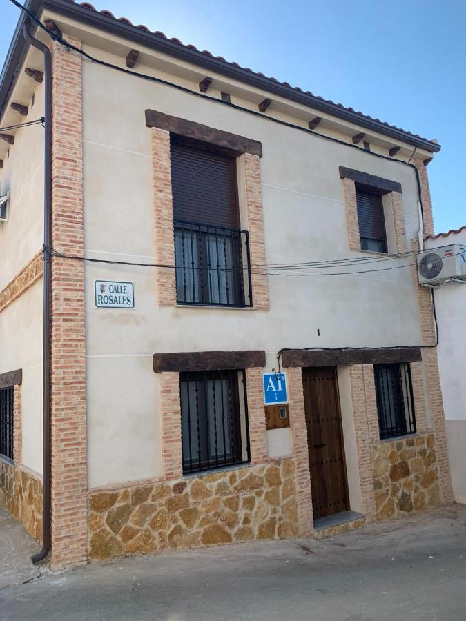 La fuentenita Santa Cruz de Paniagua Exterior foto